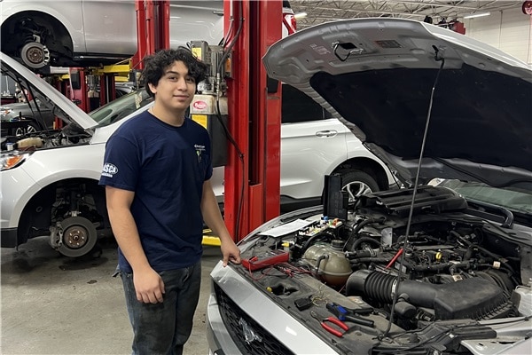 Ford Motor Company Fund, the company’s philanthropic arm, is joining Ford dealers across four U.S. regions – Atlanta, Chicago, Dallas, and Phoenix – to provide $1 million in scholarship funding to help students pursue careers as automotive technicians.